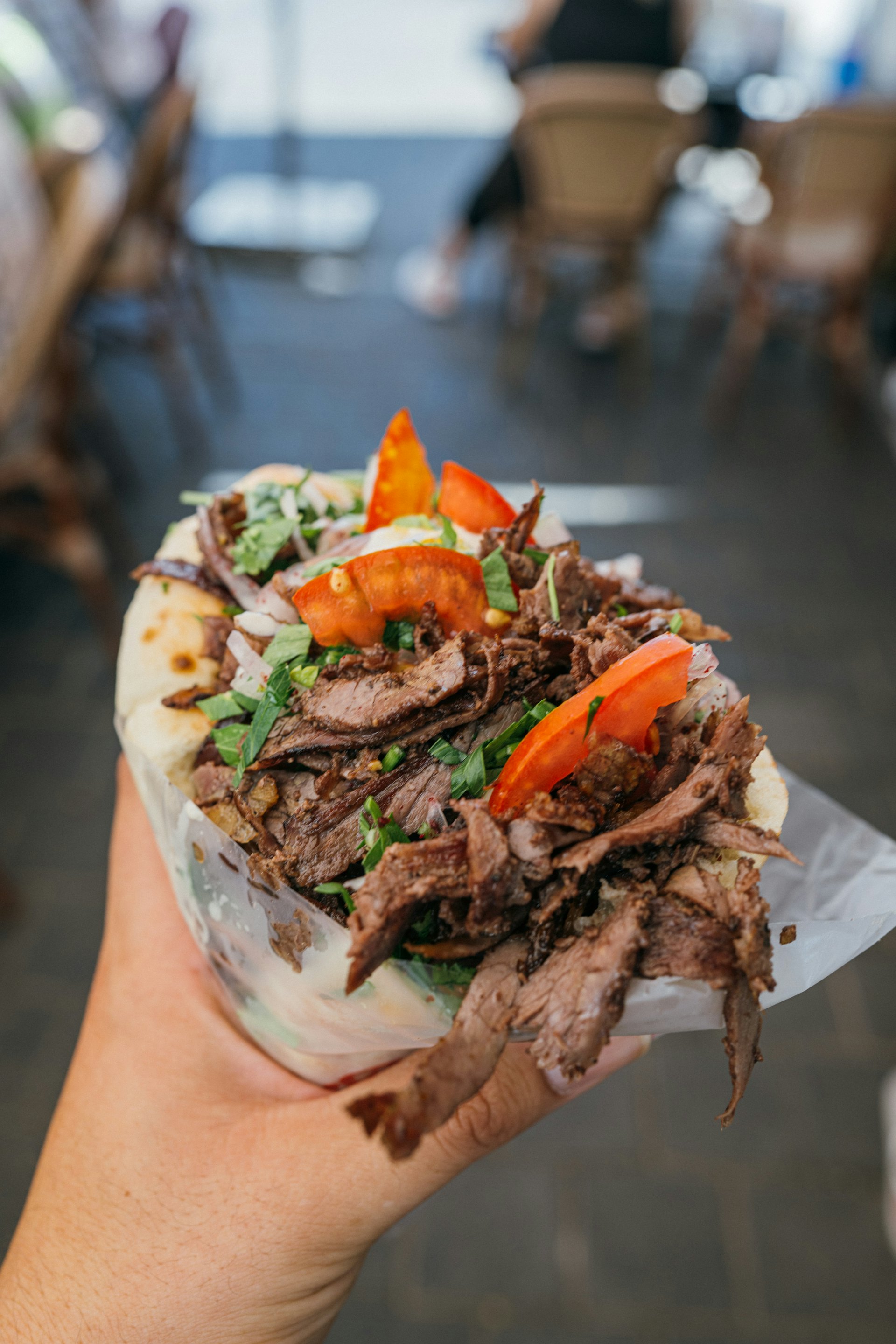 Bol malzemeli, taze Maydonoz döner dürüm